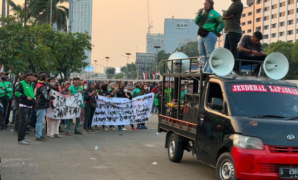 Ratusan Ojol Jaga Wilayah Senayan, Imbau Aksi Berjalan Tertib