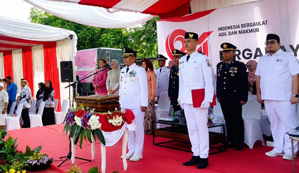 Camat Kelapa Dua Pimpin Upacara HUT RI ke-81 Berlangsung Khidmat dan Penuh Semangat